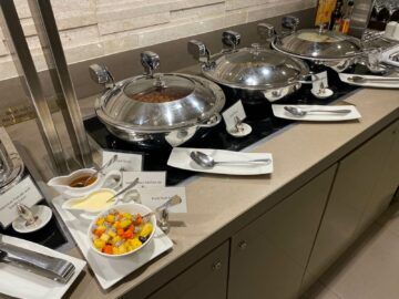 Emirates Lounge Bangkok Warme Speisen3