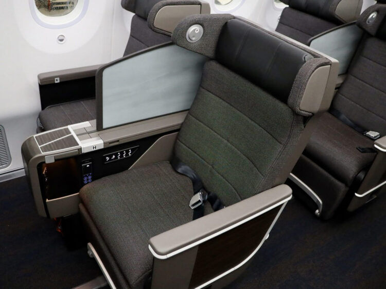 Ana Boeing 787 10 Domestic Version Premium Class Safran Sitz Copyright