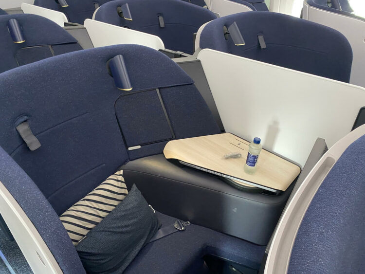 Finnair Neue Business Class Airbus A350 900 Mittelsitz Trennwand