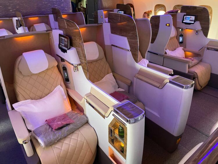 Review Emirates Game Changer First Class Boeing 777 300 Blick In Die Business Class