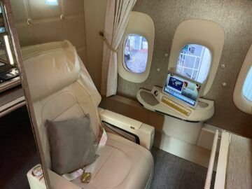 Review Emirates Game Changer First Class Boeing 777 300 Fenster Mitte