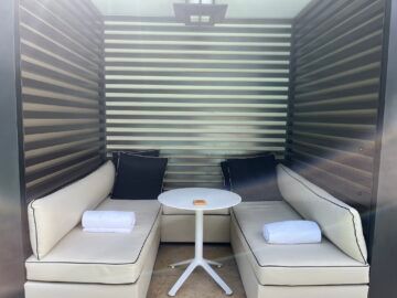 Park Hyatt Sydney Rooftop Pool Sitzecke