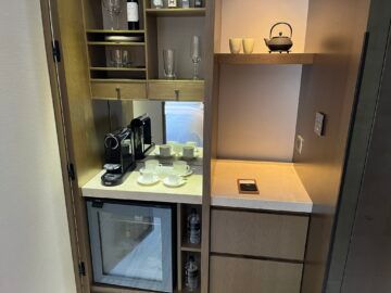 Park Hyatt Sydney Zimmer Minibar 1