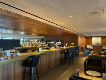 Cathay Pacific The Pier Business Class Lounge Hong Kong Bar 2