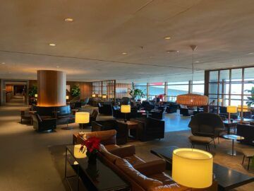 Cathay Pacific The Pier Business Class Lounge Hong Kong Bar 3