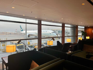 Cathay Pacific The Pier Business Class Lounge Hong Kong Fensterfront 1