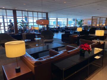 Cathay Pacific The Pier Business Class Lounge Hong Kong Fensterfront 2