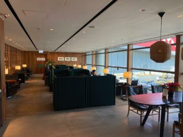 Cathay Pacific The Pier Business Class Lounge Hong Kong Fensterfront 3