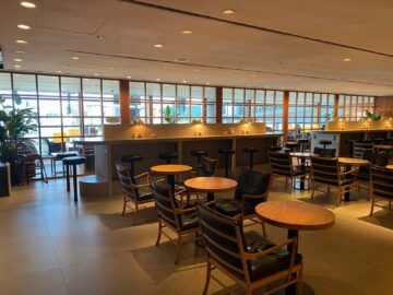 Cathay Pacific The Pier Business Class Lounge Hong Kong Food Hall Tische
