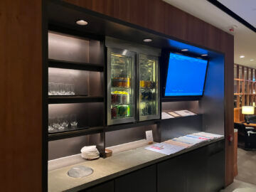 Cathay Pacific The Pier Business Class Lounge Hong Kong Getraenke