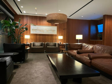 Cathay Pacific The Pier Business Class Lounge Hong Kong Sitzgelegenheiten 1