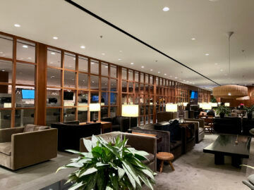 Cathay Pacific The Pier Business Class Lounge Hong Kong Sitzgelegenheiten 2