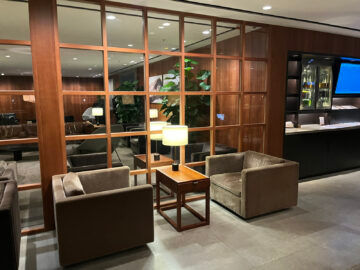 Cathay Pacific The Pier Business Class Lounge Hong Kong Sitzgelegenheiten 4