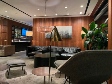 Cathay Pacific The Pier Business Class Lounge Hong Kong Sitzgelegenheiten 5