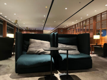Cathay Pacific The Pier Business Class Lounge Hong Kong Sitzgelegenheiten 7