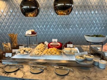 Crown Towers Hotel Sydney Fruehstueck Kaese