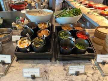 Crown Towers Hotel Sydney Fruehstueck Noodle Soup