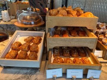 Crown Towers Hotel Sydney Fruehstueck Pastries 2