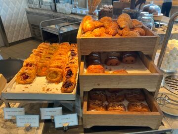 Crown Towers Hotel Sydney Fruehstueck Pastries