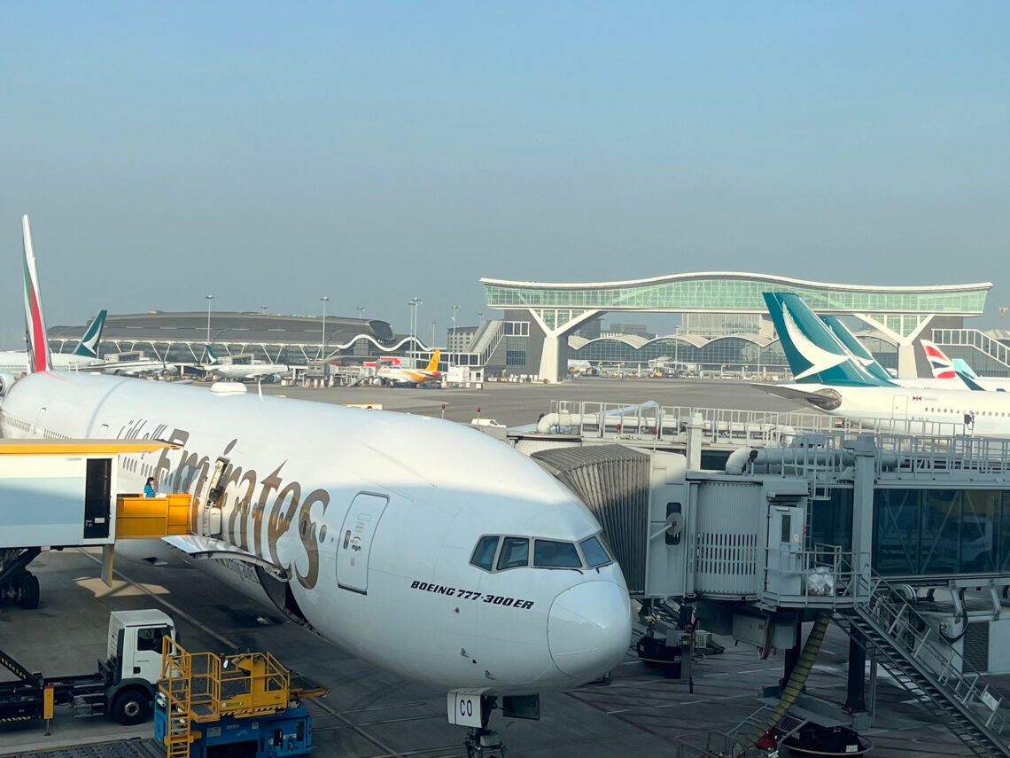 Emirates Boeing 777 300er Flugzeug Hongkong Airport