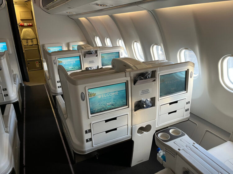 Fiji Airways Business Class Airbus A330 200 Kabine 4