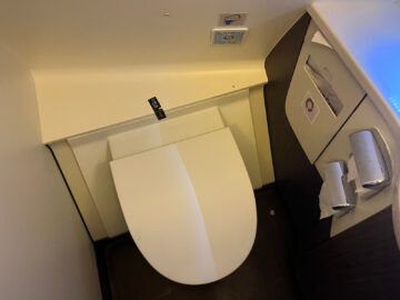 Fiji Airways Business Class Airbus A330 200 Wc 1