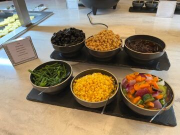 Fiji Airways Premier Lounge Nadi Buffet Gemuese