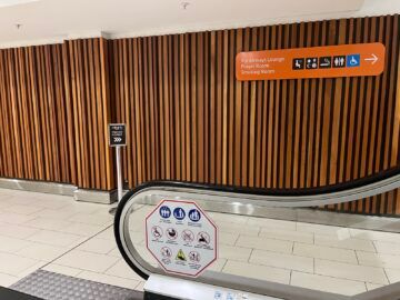 Fiji Airways Premier Lounge Nadi Rolltreppe 2