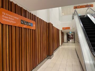 Fiji Airways Premier Lounge Nadi Rolltreppe 3
