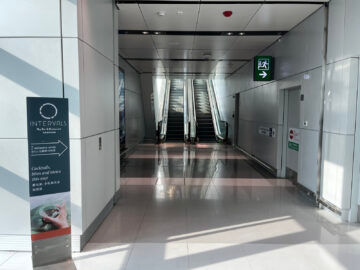 Hong Kong Airport Sky Bridge Rolltreppe 1