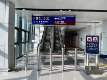 Hong Kong Airport Sky Bridge Rolltreppe 3