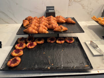 Intercontinental Sydney The Conservatory Fruehstueck Croissants 2
