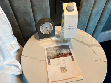 Intercontinental Sydney Zimmer Nachttisch 2