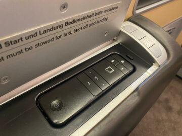 Lufthansa First Class Airbus A340 600 Controller