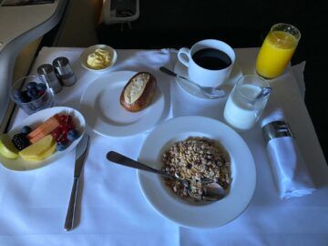 Lufthansa First Class Airbus A340 600 Fruehstueck