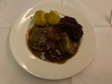 Lufthansa First Class Airbus A340 600 Gaensebraten