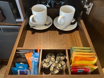 Shangri La Sydney Zimmer Kaffee