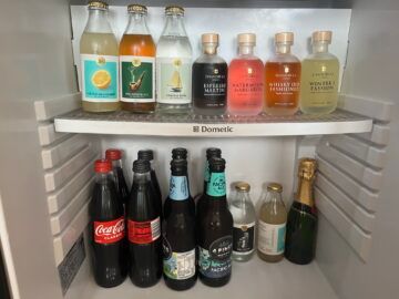 Shangri La Sydney Zimmer Minibar 5
