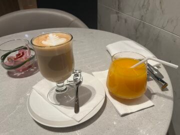 Singapore Airlines Private Room Fruehstueck Kaffee Saft