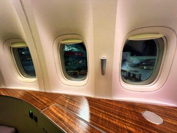 Cathay Pacific First Class Boeing 777 300er Ablage 1