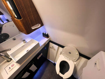 Cathay Pacific First Class Boeing 777 300er Grosses Bad 1