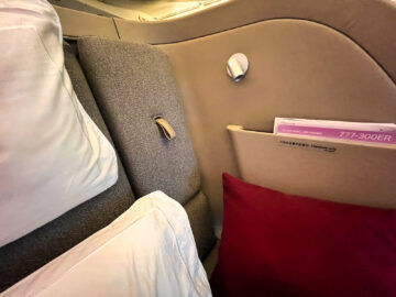 Cathay Pacific First Class Boeing 777 300er Leselicht 2