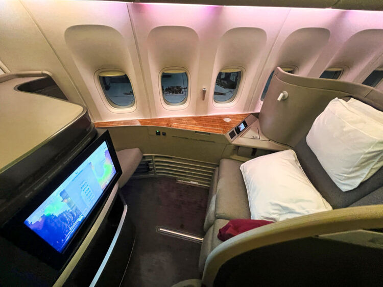 Cathay Pacific First Class Boeing 777 300er Sitz 1