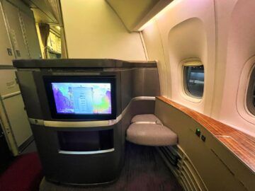 Cathay Pacific First Class Boeing 777 300er Sitz 4