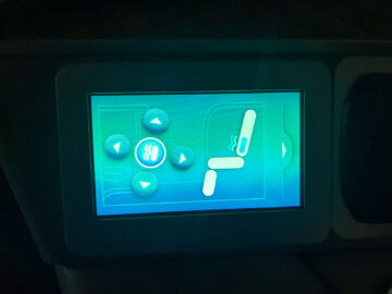 Cathay Pacific First Class Boeing 777 300er Sitzsteuerung 4