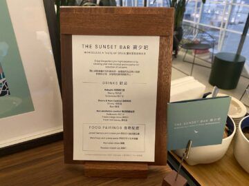 Cathay Pacific The Deck Business Class Lounge Hongkong Angebot