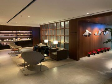 Cathay Pacific The Deck Business Class Lounge Hongkong Eingangsbereich