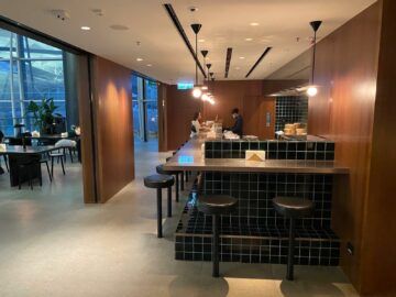 Cathay Pacific The Deck Business Class Lounge Hongkong Noodle Bar2