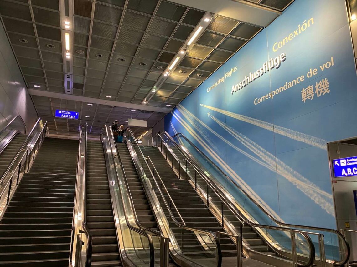 Lufthansa First Class Lounge A13 Frankfurt Rolltreppen