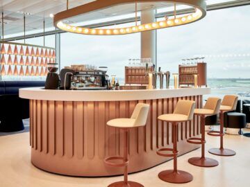 Oneworld Lounge Amsterdam Bar Runway Copyright